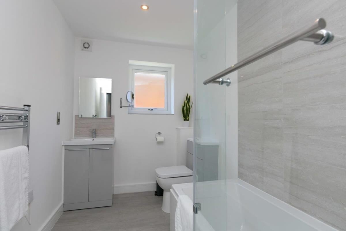 Stunning 2 Bedroom Apartment In Wallasey Exterior foto