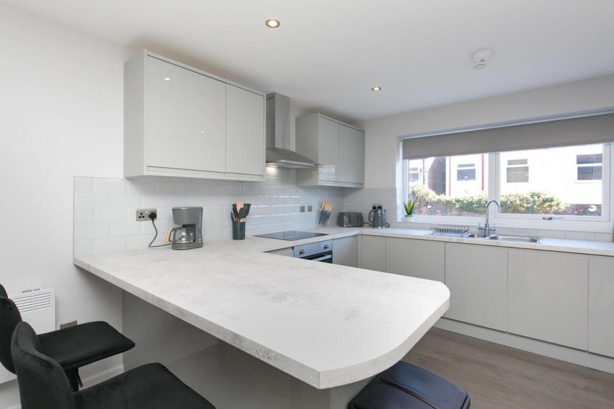 Stunning 2 Bedroom Apartment In Wallasey Exterior foto